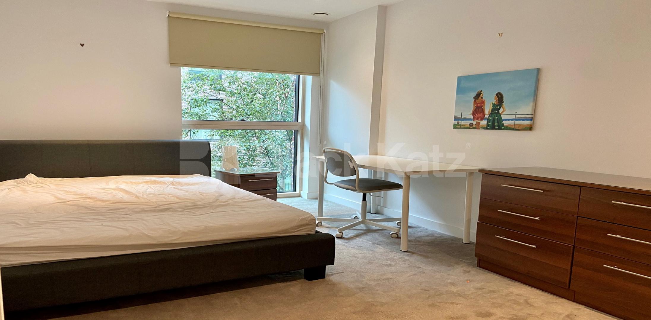 			NEW INSTRUCTION , 3 Bedroom, 1 bath, 1 reception Apartment			 Victory Place Trafalgar Place , Elephant and Castle / Borough 